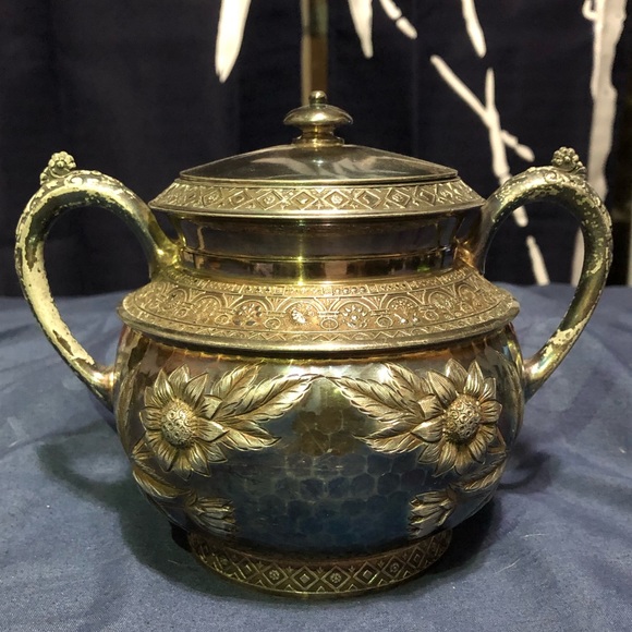 Middletown Plate, Quadruple Silver Plated Tea Set - Picture 6 of 16